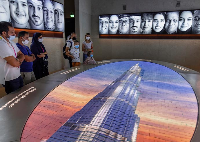 An artful combination of a kinetic table and projection allows a single surface to tell the story of the dramatic transformation of Dubai from desert to modern metropolis.