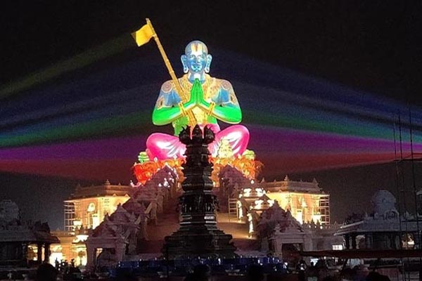 The Statue of Equality in Hyderabad, India became a mesmerizing projection mapping showcase as Christie RGB laser projectors deliver bright and intensely colorful images on the statue’s surface.
