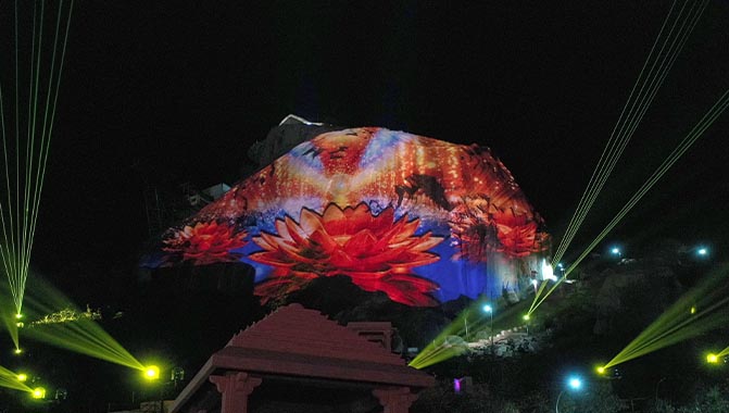 迷人的声光表演让阿姆巴吉寺的历史和文化遗产锦上添花 