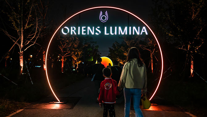 Christie 3DLP and 1DLP laser projectors are deployed across Oriens Lumina’s seven themed zones, including a luminous pathway where visitors can encounter the nine-colored deer (right) 