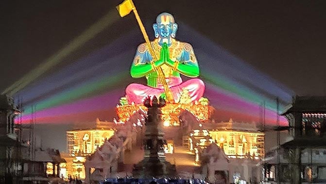 The 216-foot-tall Statue of Equality is illuminated by eight Christie Crimson Series laser projectors   (Photo courtesy of Tricolor India Schauspiel) 