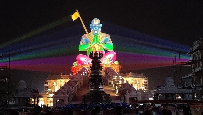 The 216-foot-tall Statue of Equality is illuminated by eight Christie Crimson Series laser projectors (Photo courtesy of Tricolor India Schauspiel)