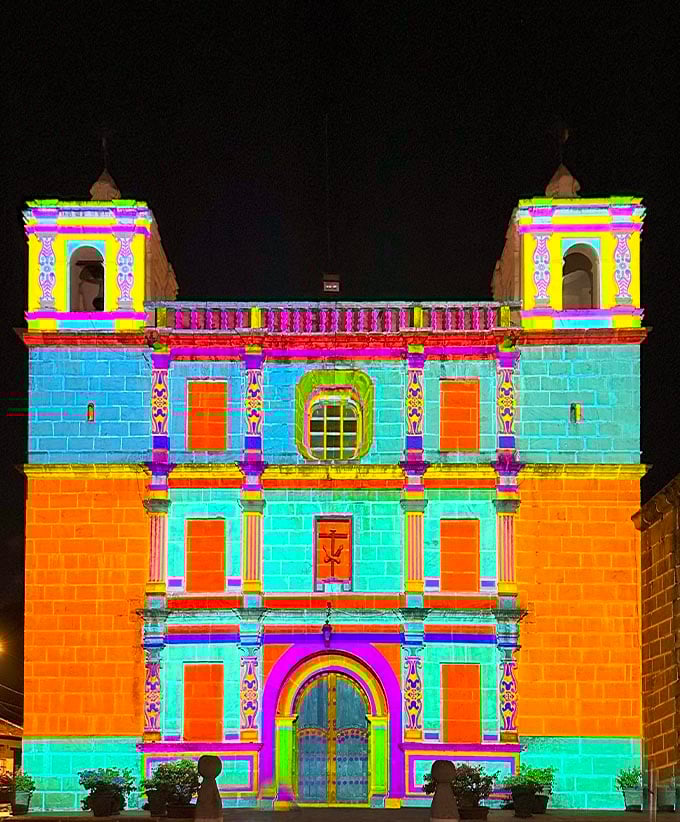 Christie projection solutions lit up the historic façades of Antigua Guatemala during the recent Festival de la Luz de Antigua (“Festival of Light”), the country’s first large-scale video mapping festival.
