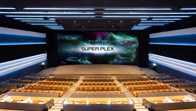 The Superplex World Tower auditorium, a flagship Lotte Cinema venue, features Christie 4K RGB pure laser projection for outstanding visuals (Image courtesy of Lotte Cultureworks)