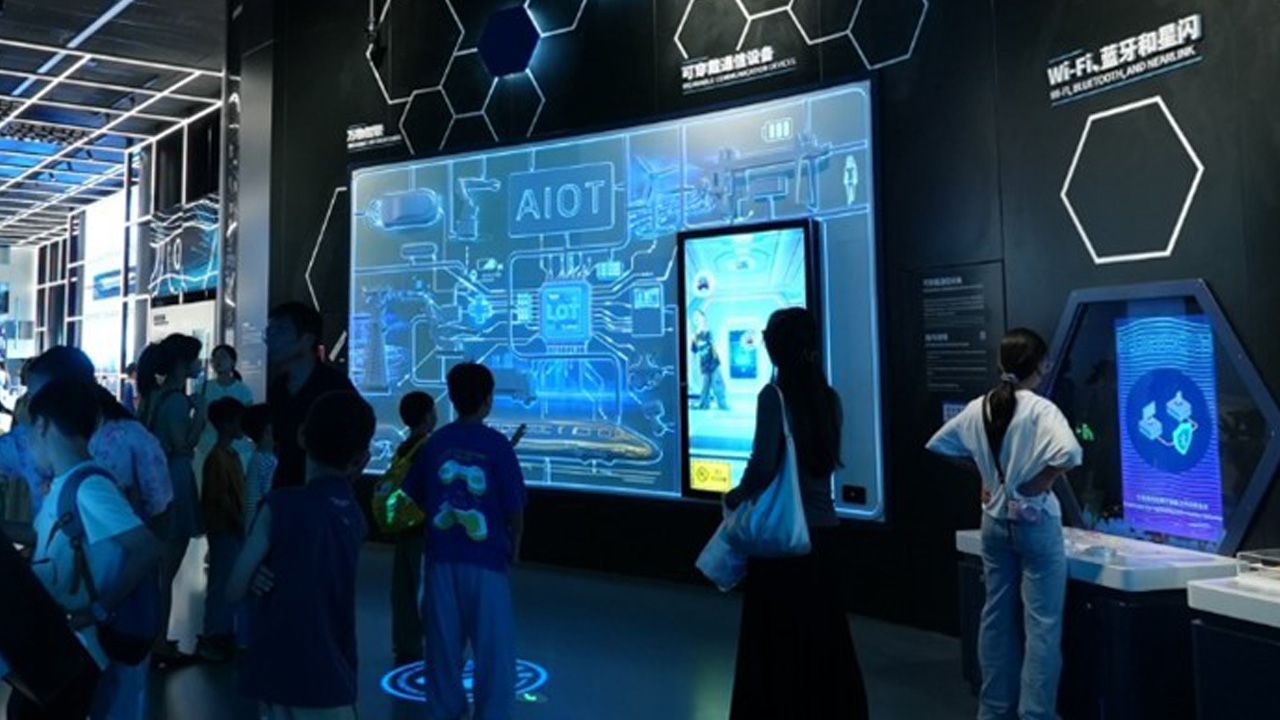 “Communications Technology Pavilion” attract visitors’ attention.