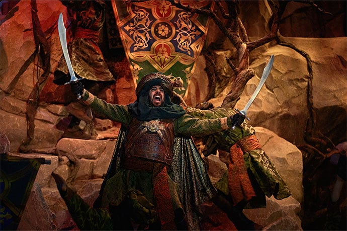 El Último Cantar tells the story of Rodrigo Díaz de Vivar, better known as El Cid Campeador, one of the most legendary figures in Spanish medieval history.