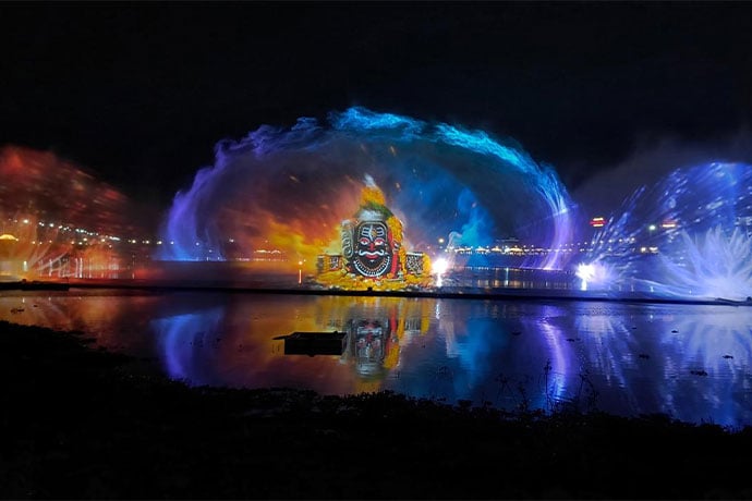 Christie Griffyn 4K50-RGB projectors create a seamless panoramic visual experience across synchronized water screens on Rudra Sagar Lake in Ujjain.