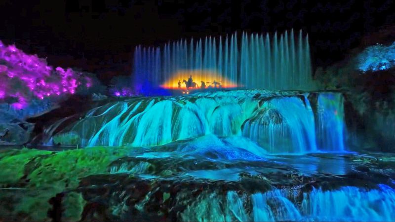 Iconic figures of Buddhist monk Tang Sanzang and his three disciples are vividly projected atop Doupotang Waterfall, faithfully recreating the memorable opening scene from the 1986 TV series.