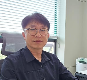 Eric Shim, Senior sales manager